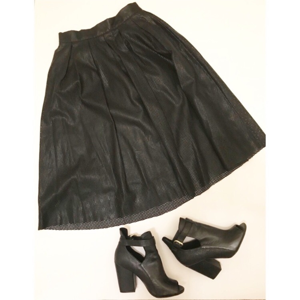 Zara Basic Faux Leather Midi Skirt. Size Small.